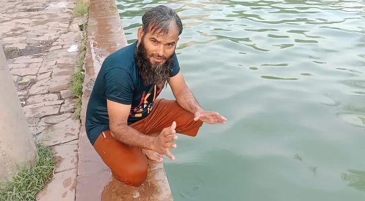 Zeeshan instructing learners beside the pool.