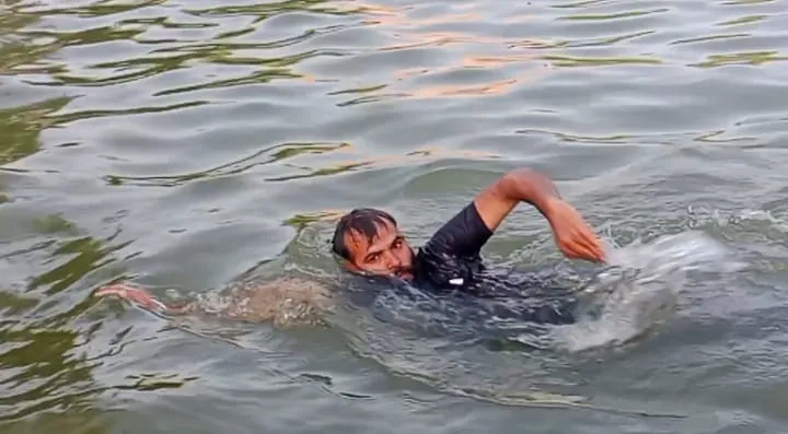 Zeeshan performing freestyle swimming action in the pool.